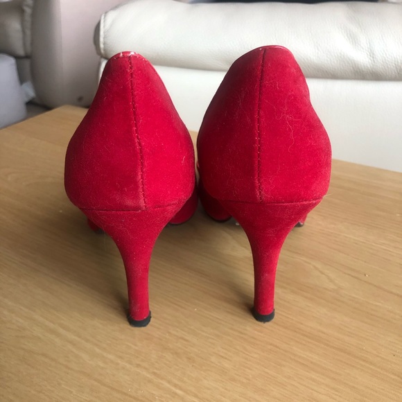 Qupid Size 9 Red Velvet Suede Peep Toe Heels - Picture 3 of 3